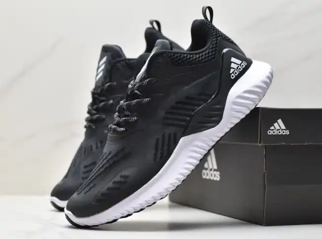 hype Adidas Sneakers