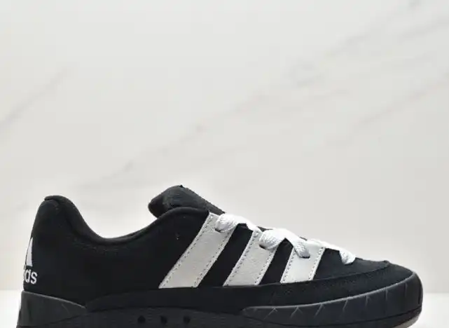 hype Adidas Sneakers