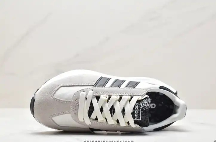 hype Adidas Sneakers