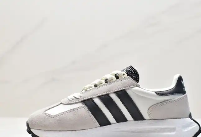 hype Adidas Sneakers