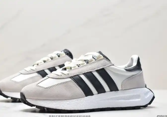 hype Adidas Sneakers