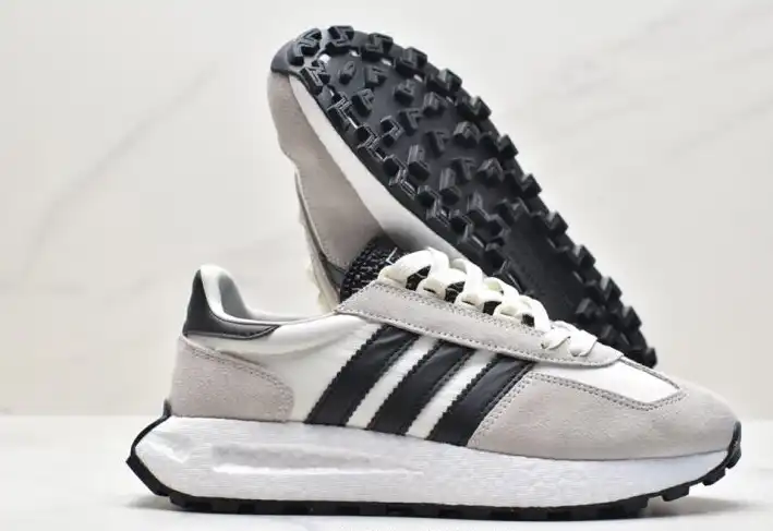 hype Adidas Sneakers