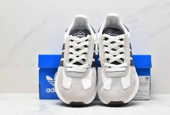 hype Adidas Sneakers