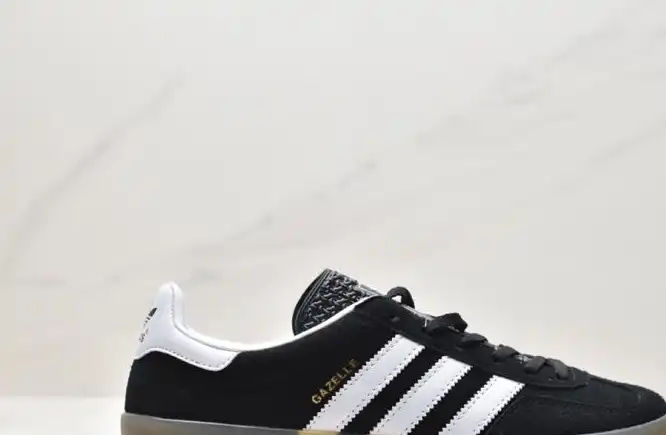 hype Adidas Sneakers