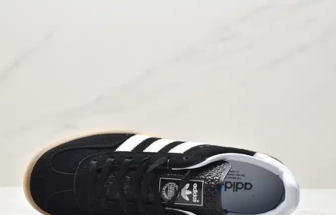 hype Adidas Sneakers