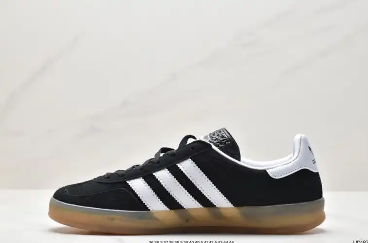 hype Adidas Sneakers