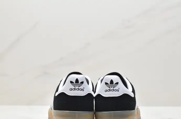 hype Adidas Sneakers