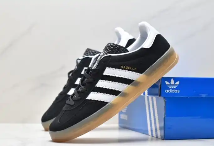 hype Adidas Sneakers