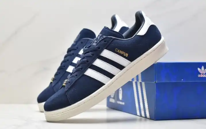 hype Adidas Sneakers