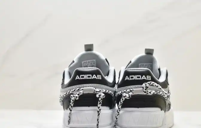 hype Adidas Sneakers