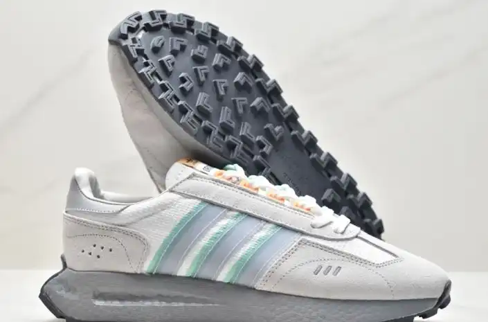 hype Adidas Sneakers