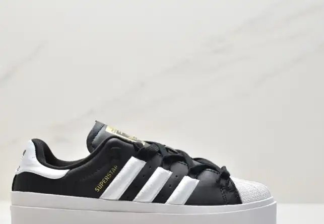 hype Adidas Sneakers