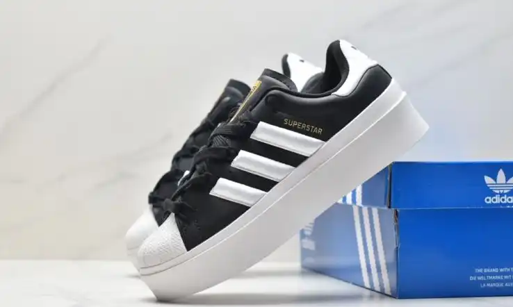 hype Adidas Sneakers