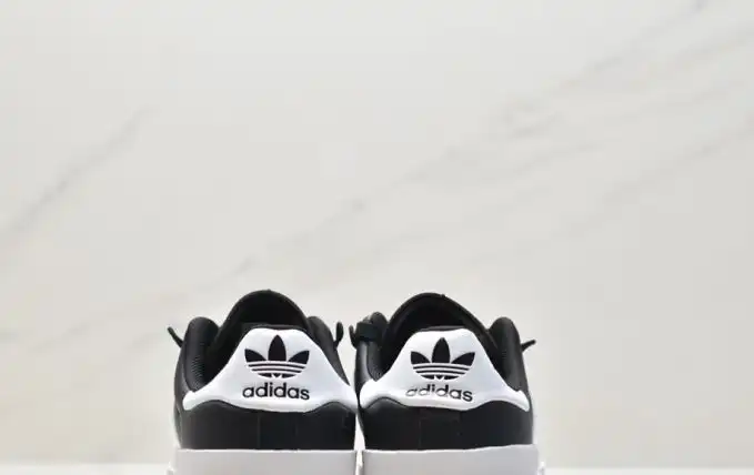 hype Adidas Sneakers