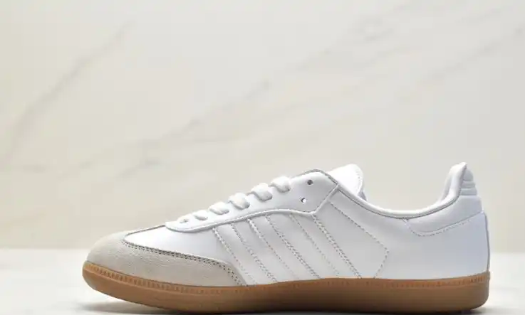 hype Adidas Sneakers