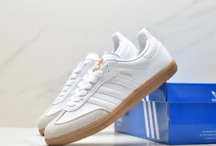 hype Adidas Sneakers