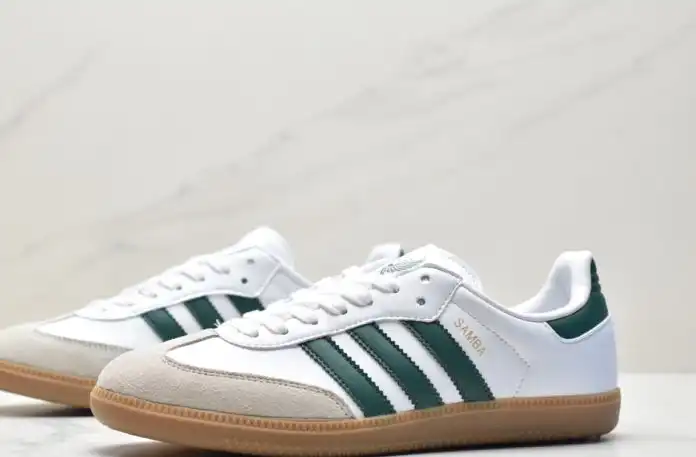 hype Adidas Sneakers