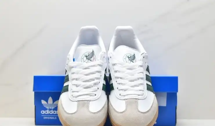 hype Adidas Sneakers