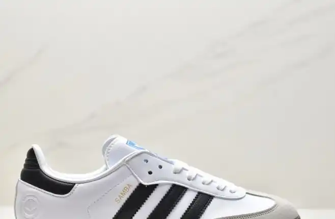 hype Adidas Sneakers