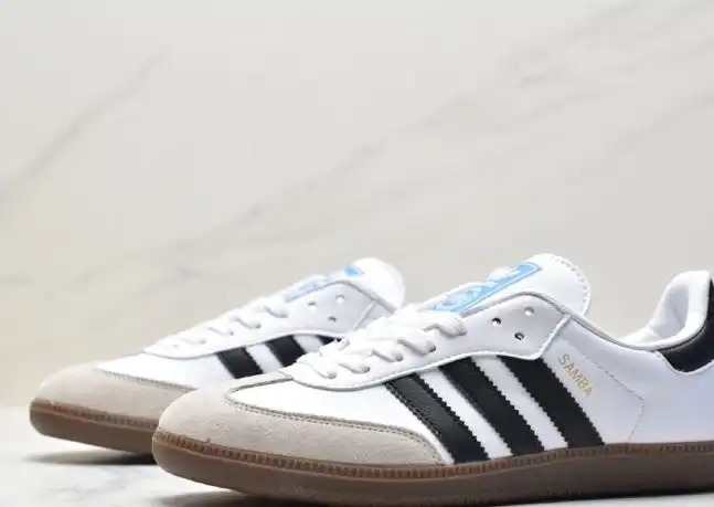 hype Adidas Sneakers