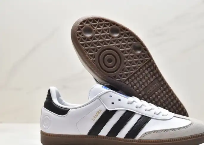 hype Adidas Sneakers