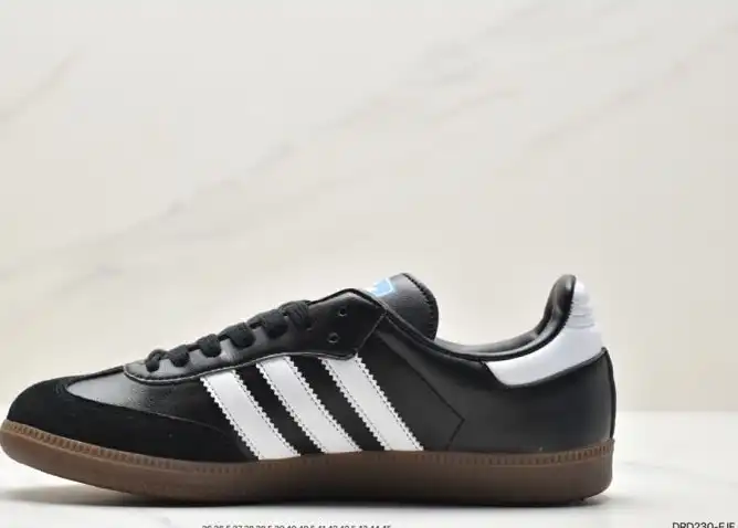 hype Adidas Sneakers