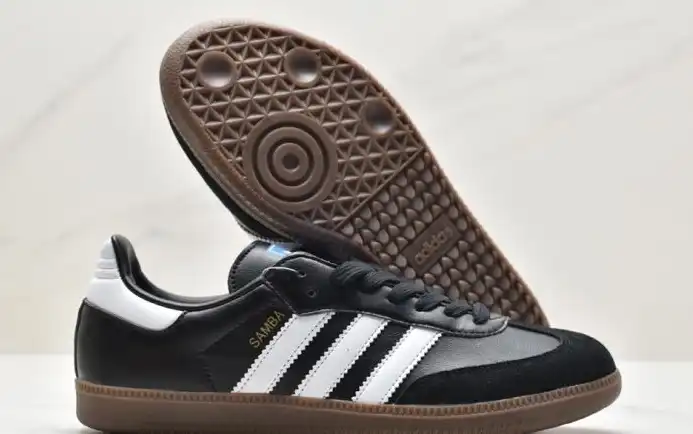 hype Adidas Sneakers