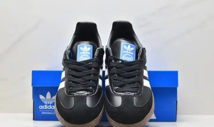 hype Adidas Sneakers