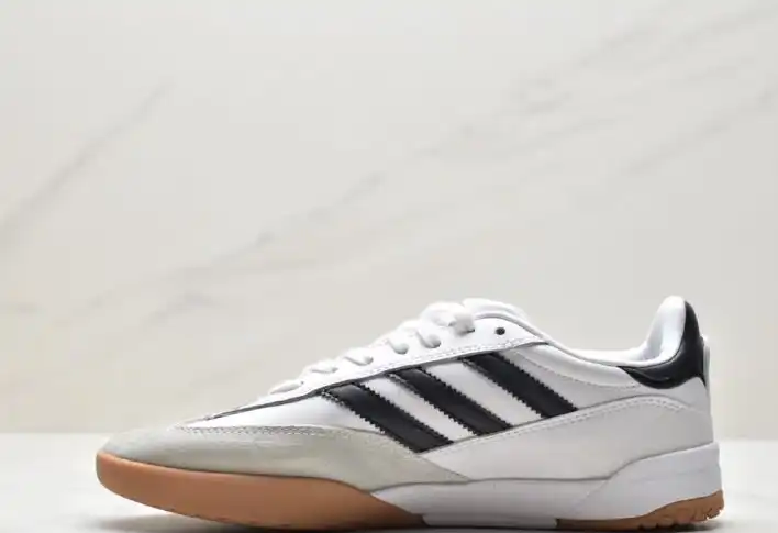 hype Adidas Sneakers