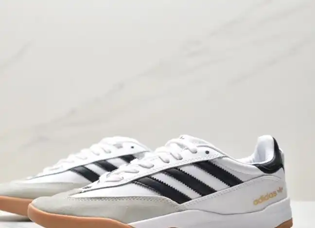 hype Adidas Sneakers