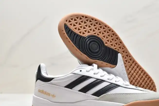 hype Adidas Sneakers