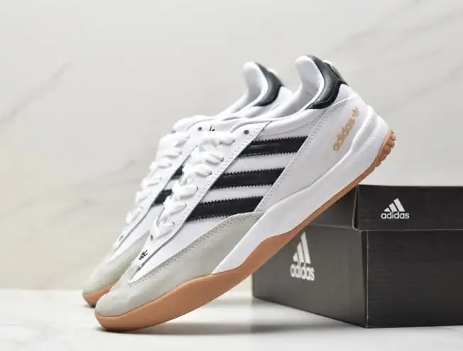 hype Adidas Sneakers