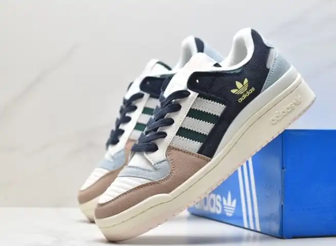 hype Adidas Sneakers