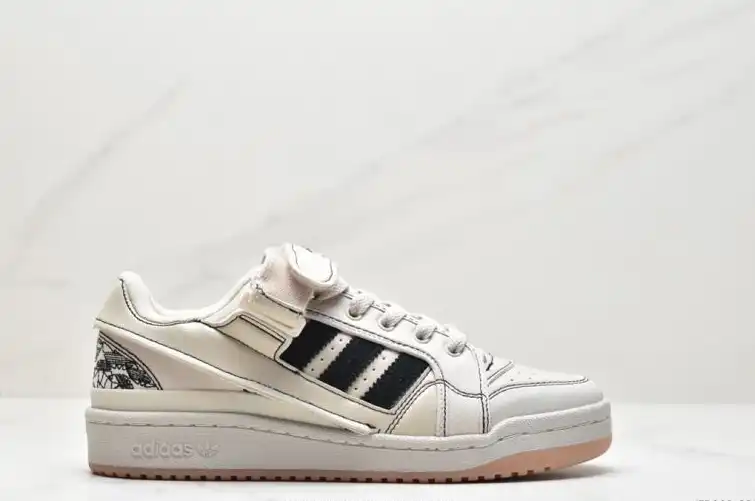 hype Adidas Sneakers