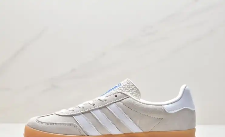 hype Adidas Sneakers