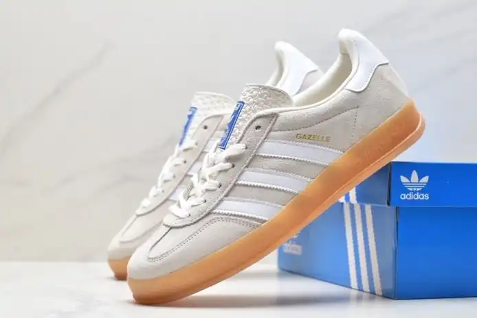 hype Adidas Sneakers