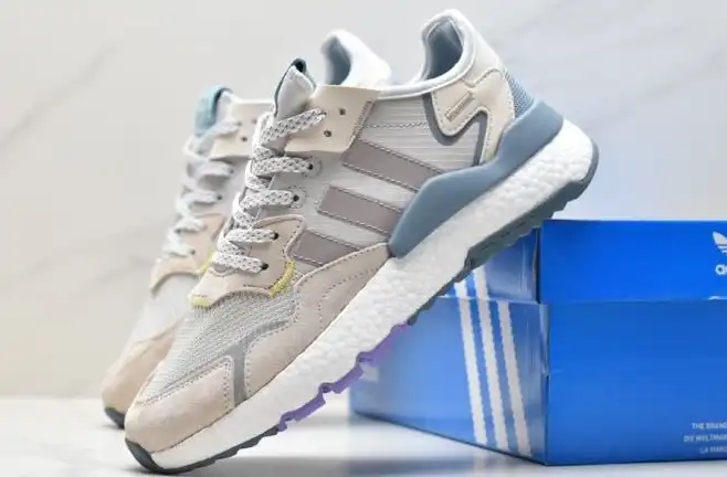 hype Adidas Sneakers