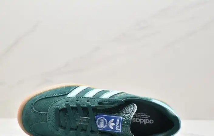 hype Adidas Sneakers