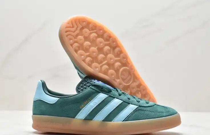 hype Adidas Sneakers