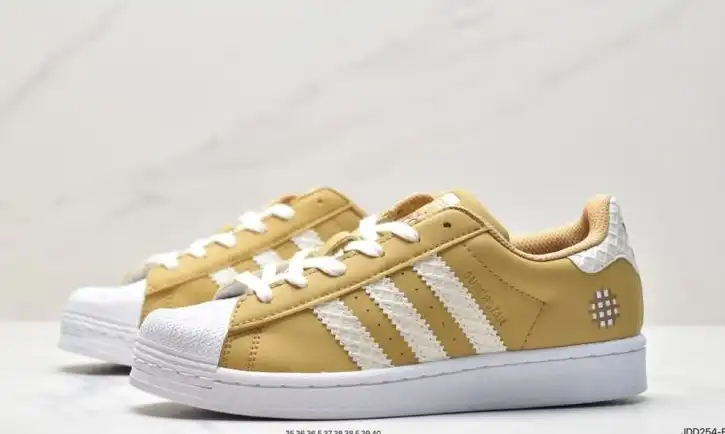 hype Adidas Sneakers