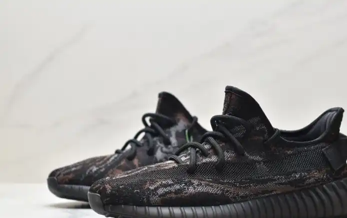 hype Adidas Yeezy Boost