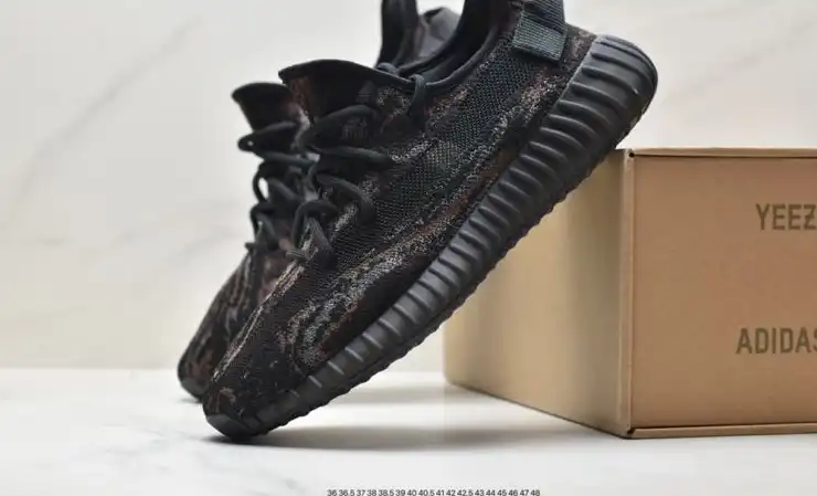 hype Adidas Yeezy Boost