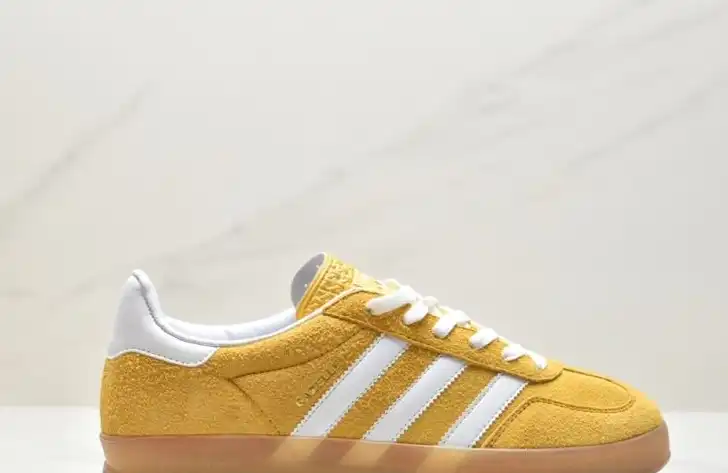 hype Adidas Sneakers