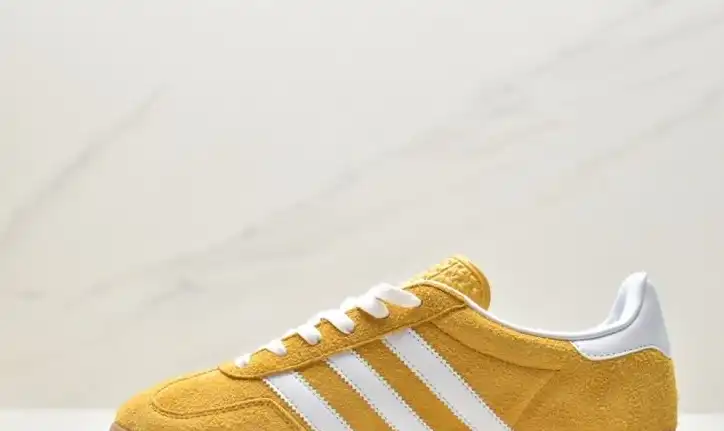 hype Adidas Sneakers