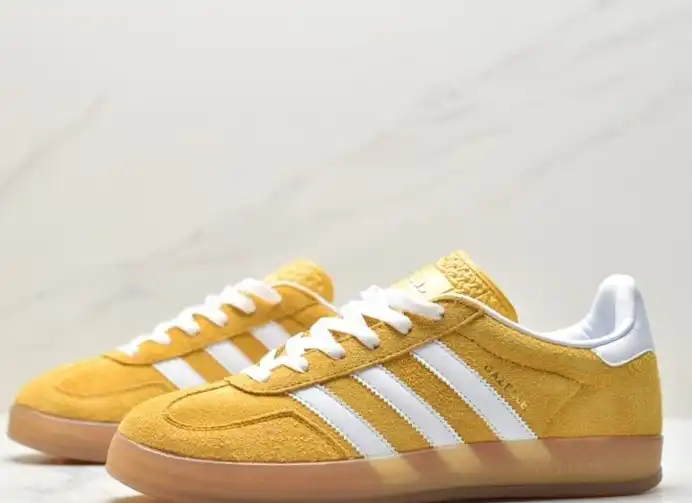 hype Adidas Sneakers