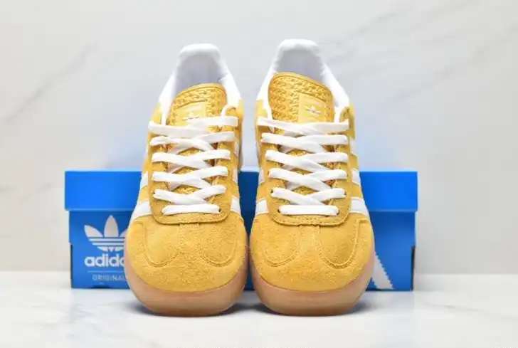 hype Adidas Sneakers