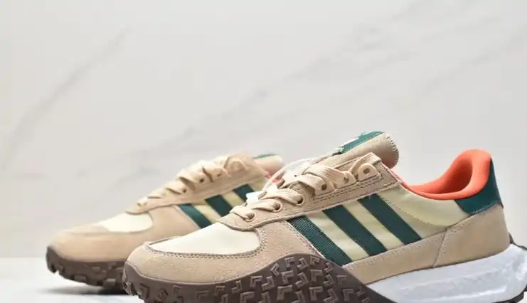 hype Adidas Sneakers