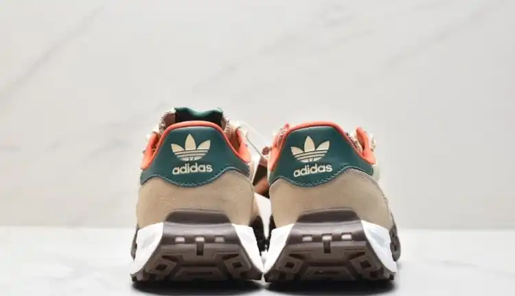 hype Adidas Sneakers