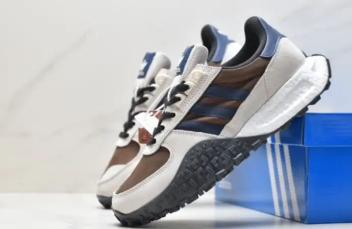 hype Adidas Sneakers