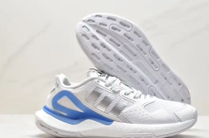 hype Adidas Sneakers